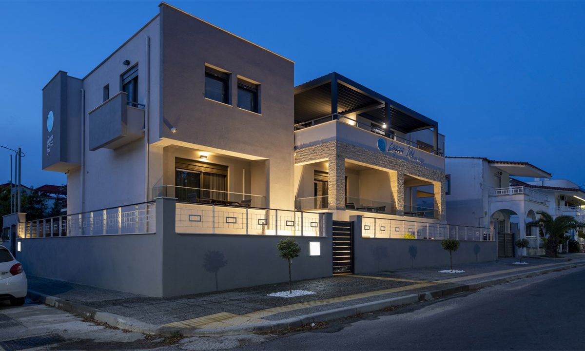 Lagoon Isle Luxury Suites